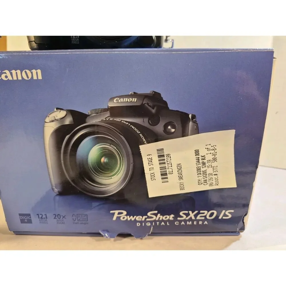 Canon PowerShot SX20 IS 12.1 MP Digital Camera Memory Card + Extras